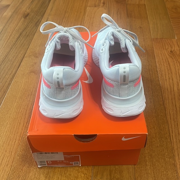 Nike React Infinity Run Flyknit 2 Women’s Running Sneaker - NIB - Size 6 - Picture 2 of 6